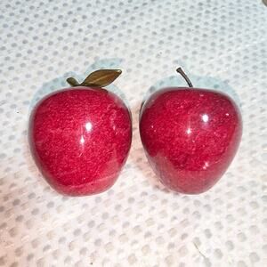 VINTAGE MARBLE ALABASTER STONE RED DELCIOUS APPLES PAPERWEIGHTS COUNTRY DECOR
